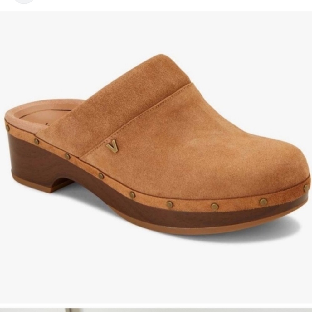 Vionic Women's Tan Suede Clogs